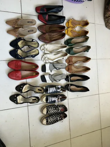 Vendo pares de sapato usados feminino 39