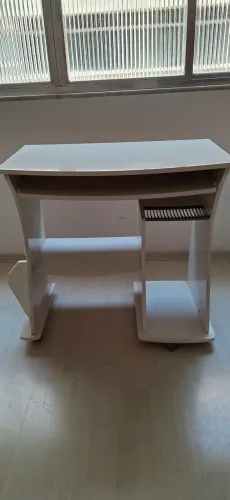 mesa para computador e impressora ,com prateleira retratil branca 80 cms