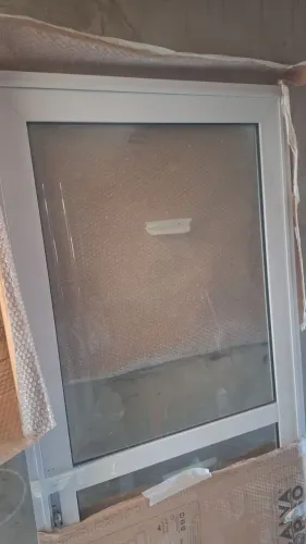 Porta de alumínio branco com vidro completo com batente e maçaneta