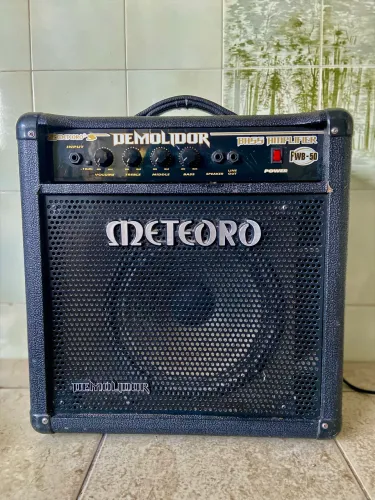 OPORTUNIDADE! Amplificador Meteoro Demolidor FWB-50 para Baixo