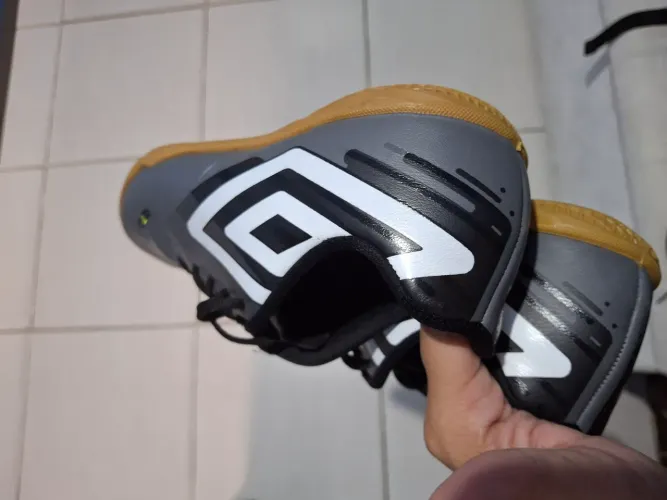 Chuteira umbro