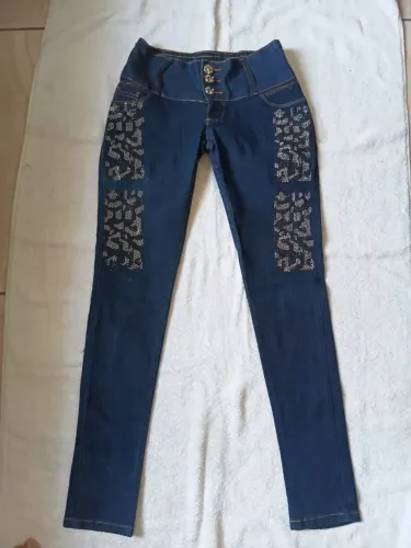 Calça jeans com lycra
