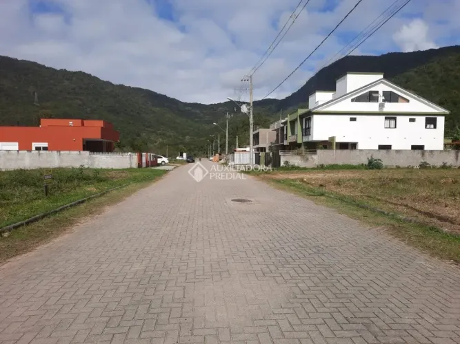 Terreno à venda em Ribeirão da Ilha, Florianópolis.