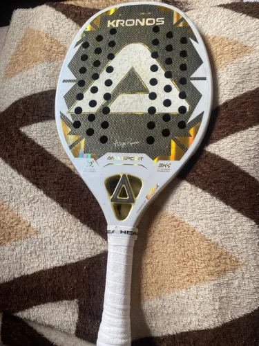 Vendo raquete kronos modelo Hugo russo