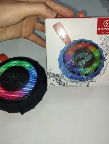 Caixa de som potente com LED - Kapbom