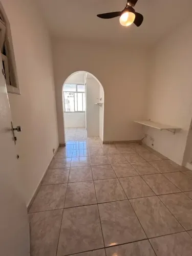 EXCELENTE QUARTO E SALA SEPARADOS EM FRENTE AO SUP MUNDIAL