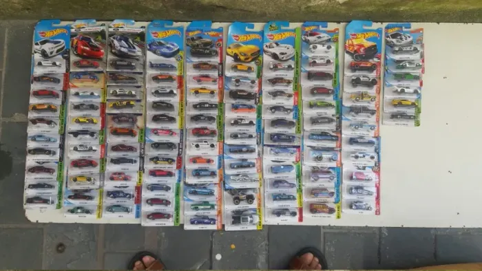 Coleção de 106 Hotwheels de 1:64 . Estou me desfazendo de minha coleção.