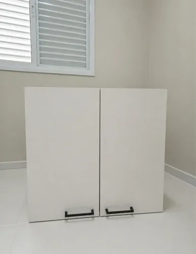Armário multiuso aéreo