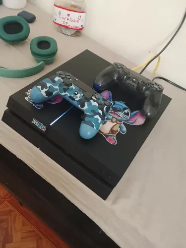 Troco meu PS4 fat com 5 jogos mídia física e 3 controles em um Xbox one s ou fat com jogos