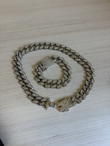 Kit corrente e pulseira cravejada 