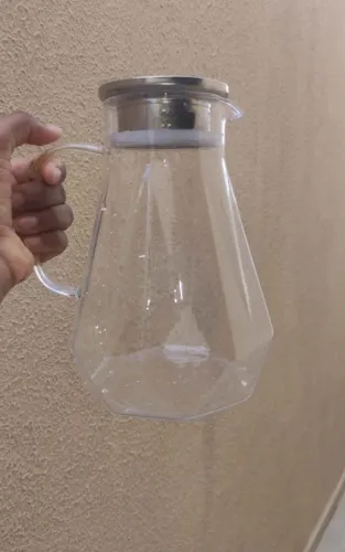 Jarra com tampa que nao pega cheiro na água