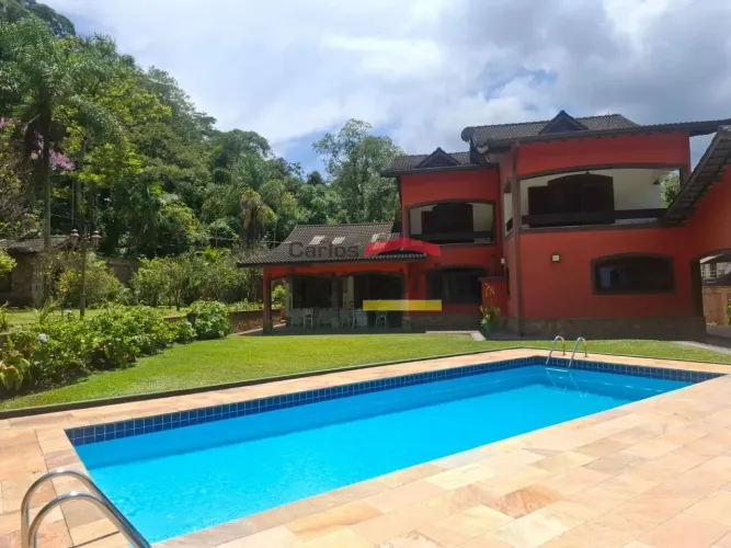 Serra da Cantareira. Sobrado em Condomínio Fechado, 6 dormitórios , 5 suítes piscina e chu