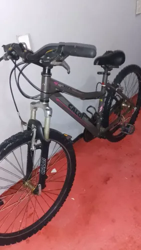 Vendo bicicleta caloi HTX 21 machas, ou negócio pro um celular 5 G