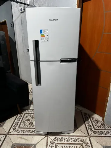 Geladeira Brastemp 2 portas Frost Free Painel Digital 375 Litros Novinha Aceito Cartão 