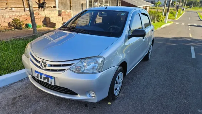Toyota Etios X 1.3 Flex 16V 5P Mec. 2013