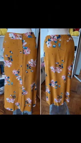Saia Floral com botões frente