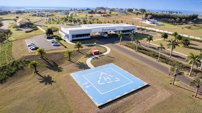 Casa mobiliada à venda no Riviera de Santa Cristina XIII, Setor Marina, com piscina e ener