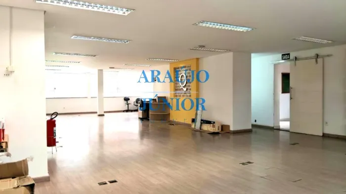 Locação de Cobertura Comercial Premium no Centro de Americana-SP: 1 Salão, 2 Banheiros, 1
