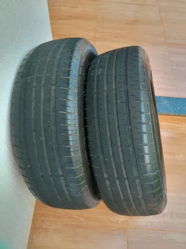 Dois Pneus usados 215/65R16 98H