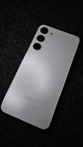 Samsung s23+ plus 256 gigas ( ainda com plástico nas laterais)