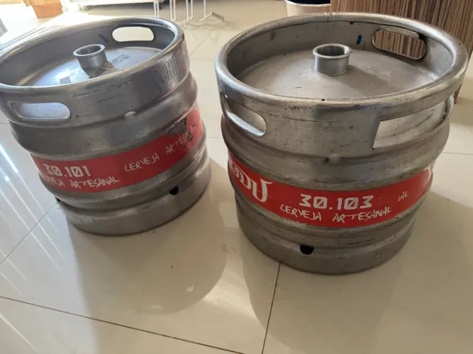 barris/chopes de inox para cerveja artesanal.