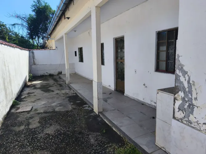 Vendo Vila com 4 Casas em Queimados próximo ao Centro
