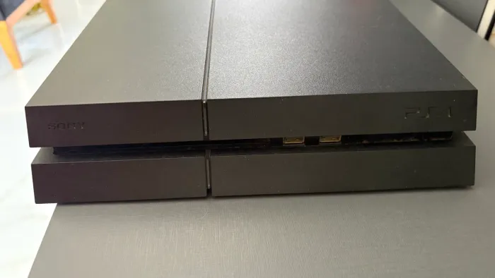 PS4 Fat 500GB CUH-1214A + 2 controles + 6 jogos ? funcionando normalmente