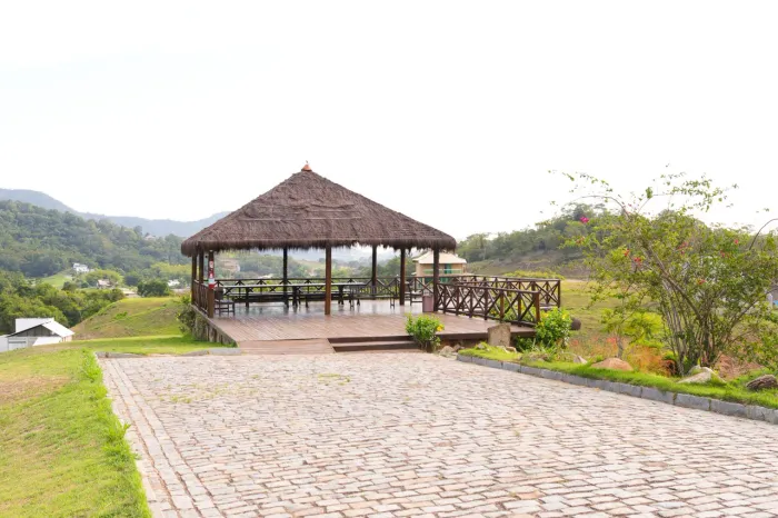 472 m² | Terreno Plano de Esquina com Projeto Aprovado - Condomínio Pedra do Vale, Maricá
