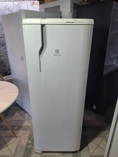 Geladeira Electrolux frost free 300 litros