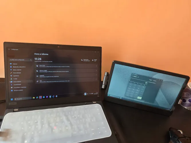 Monitor Auxiliar Portátil com Base Ajustável
