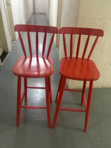 Cadeiras altas cor vermelho
