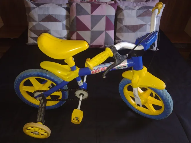Vendo bicicleta infantil menino