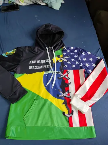 Blusa moletom a flanelada com capuz fechada tamanho M com detalhes brasil e America