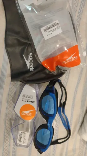 Vende-se óculos e touca de natação