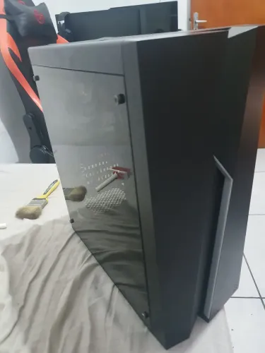 Gabinete aerocool bolt usado