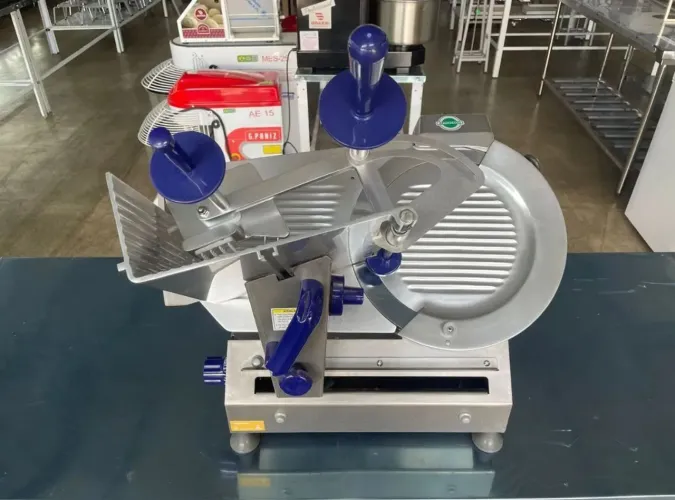 Fatiador De Frios Semi Automático Linha Mxt 300 Mm Gural