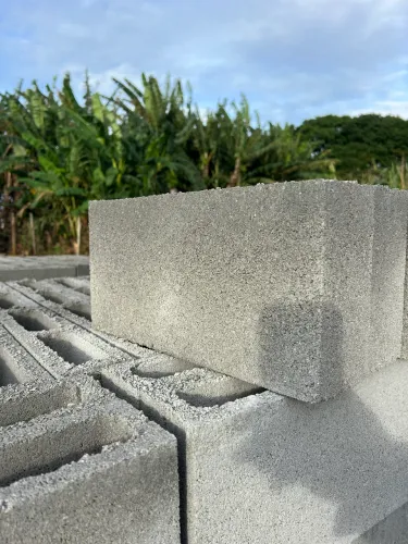 Blocos e canaletas de concreto 