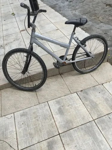 (02) DUAS BICICLETAS UMA ARO 24 E A OUTRA ARO 26 R$ 270,00