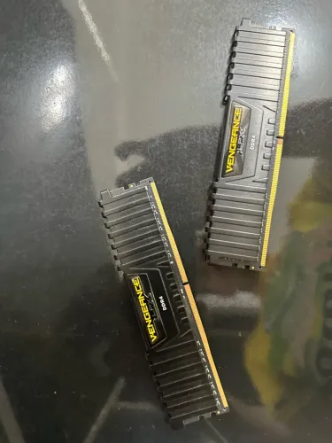 Memoria Ram - 2 pentes de 8gb
