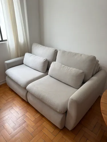sofá retrátil cinza