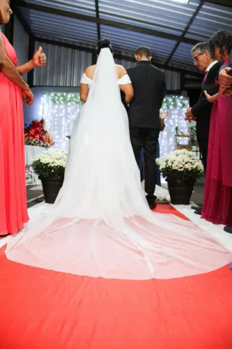 vendo vestido de noiva e véu usado 1 vez só uma única vezuma única vez
