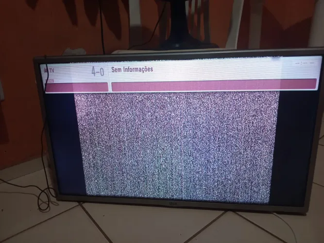 Vendo pra retirada de peças  uma TV  LG  32 polegada  