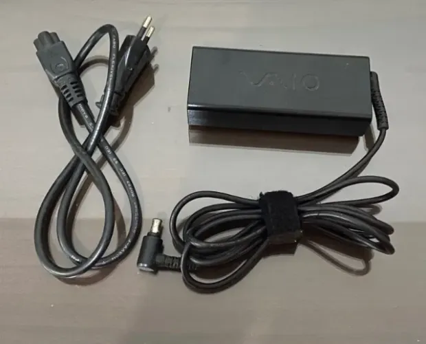 Fonte Notebook Sony VAIO - 19.5V / 4.7A com pino de 6.0x4.4mm - ORIGINAL