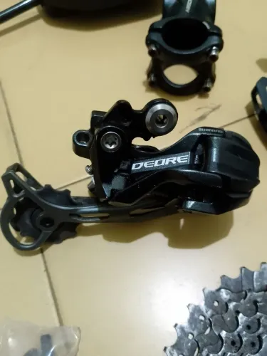 Câmbio Shimano Deore traseiro 9v