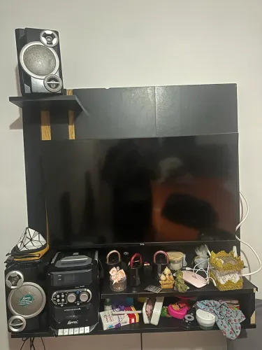 Painel para TV suspenso preto 