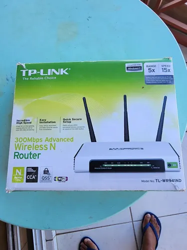Roteador TP-LINK 3 antenas 8dBi 2.4 GHz com 2 repetidores  TP-LINK  300 Mbps  usados