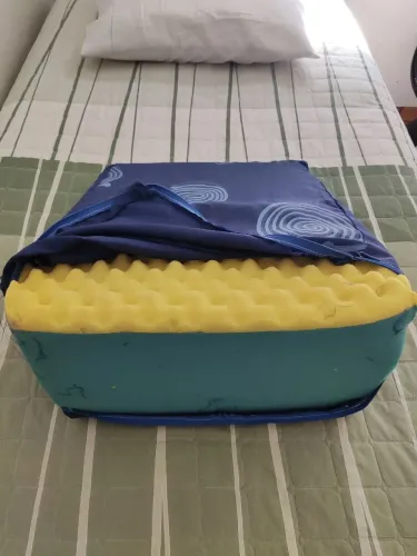 Almofada Triangular Hospitalar para Paciente Acamado