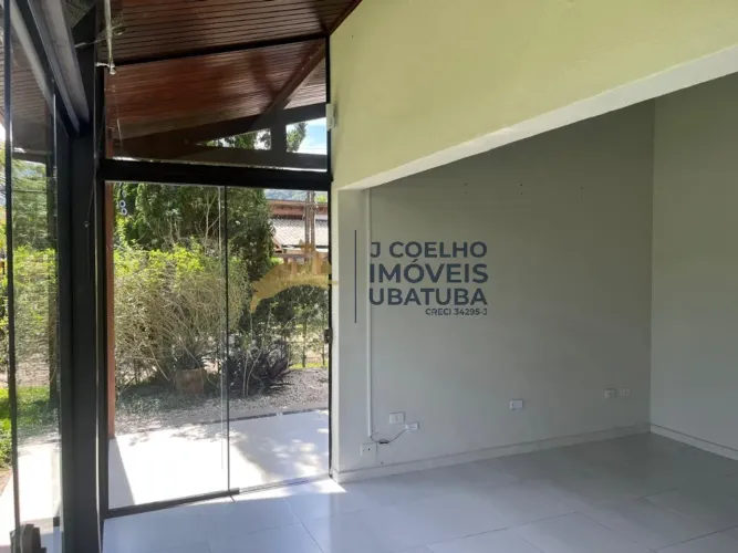 Casa para locação definitiva com 3 dormitórios dentro de condomínio Country em Ubatuba