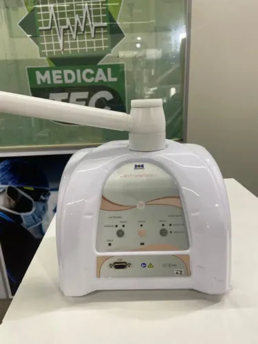 aparelho na imagem é o Dermosteam da IBRAMED,