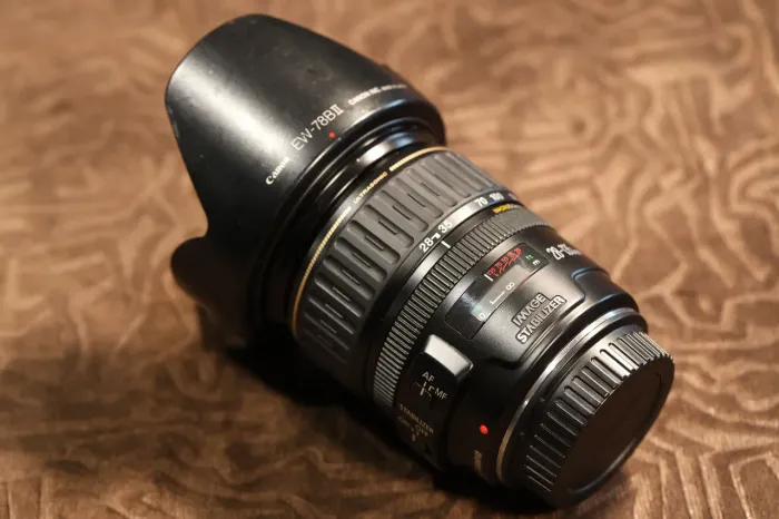 Lente Canon 28-135 F3.5-5.6 USM IS muito nova